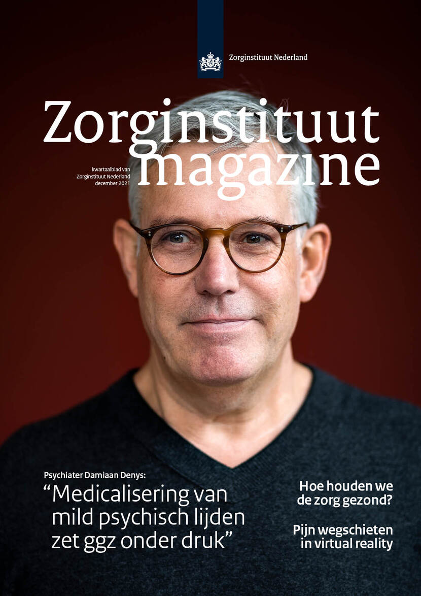 De afbeelding toont het omslag van het Zorginstituut Magazine van december 2021. Op de cover staat een portretfoto van Damiaan Denys: een witte man met grijs haar, een zwart t-shirt en een bril, tegen een donkerrode achtergrond. Op de cover staan de teksten: 'Psychiater Damiaan Denys: "Medicalisering van mild psychisch lijden zet ggz onder druk”', 'Hoe houden we de zorg gezond?' en 'Pijn wegschieten in virtual reality'