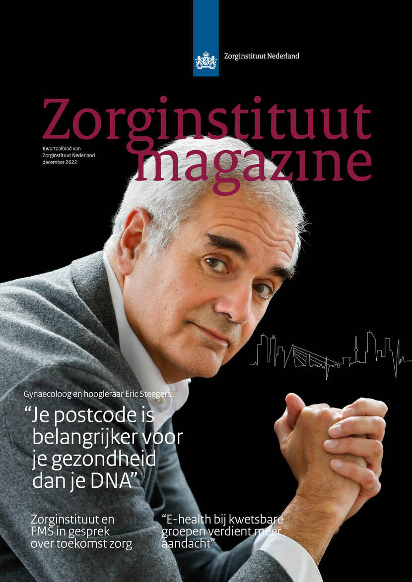 Omslag van het magazine december 2022 met Eric Steegers met gevouwen handen