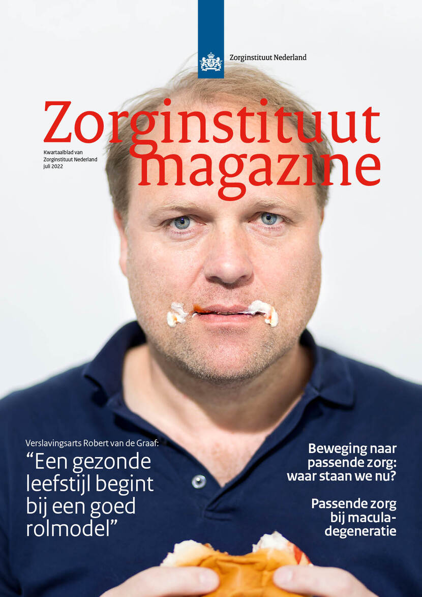 De afbeelding toont de voorpagina van het Zorginstituut Magazine. Op de foto staat verslavingsarts Robert van der Graaff. Hij heeft een hamburger vast en op zijn mond zitten sausvlekken.