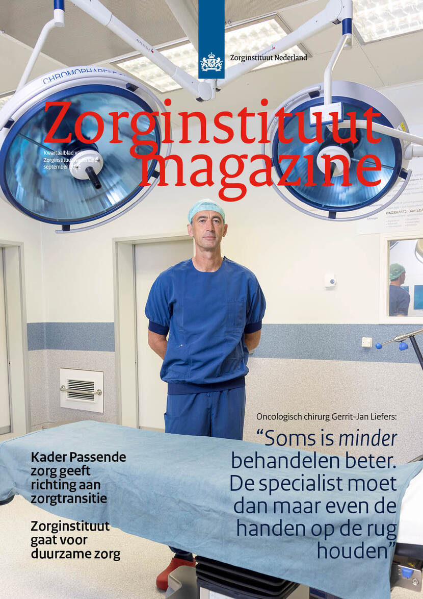 Op de cover staat Gerrit-Jan Liefers, een man met een blauw ziekenhuispak aan en kapje op zijn hoofd, voor een bed in een operatiekamer. Hij heeft zijn handen op zijn rug.